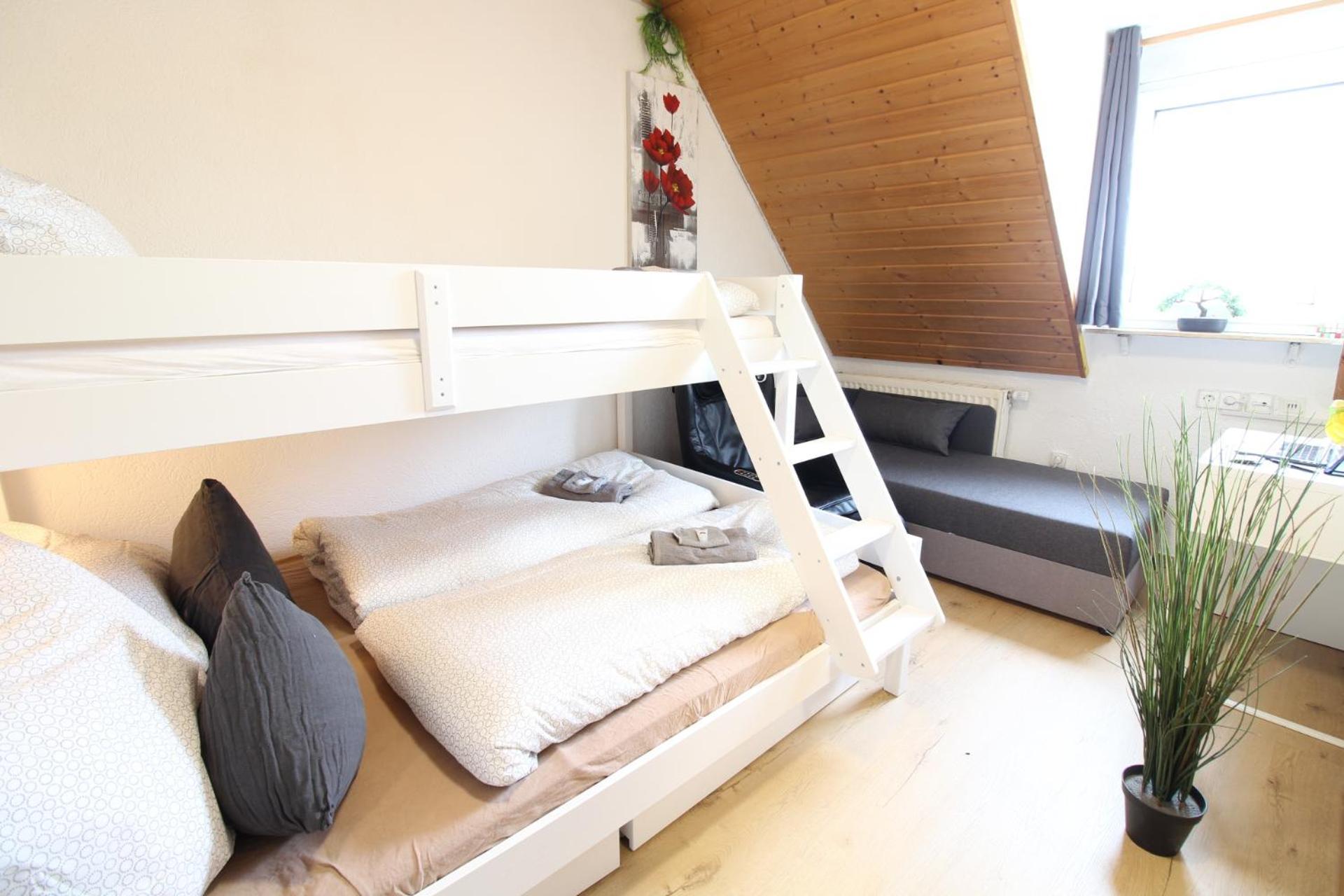 Hotel Ulm Zentrum - Komplettes Zimmer, Hochbett, Android Tv & Eigenem Bad - Perfekt Fuer Familien & Gruppen Extérieur photo